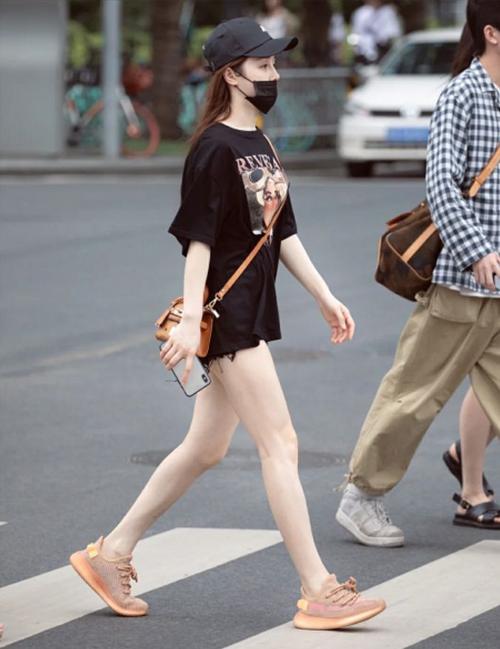 椰子鞋搭配什么裤子衣服好看上图