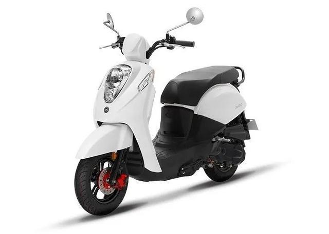 取消申请轻便摩托车驾驶证年龄上限,让三阳taking 50i