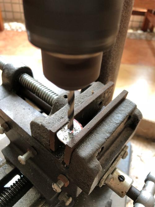 设500转速,台钻轻松钻孔.