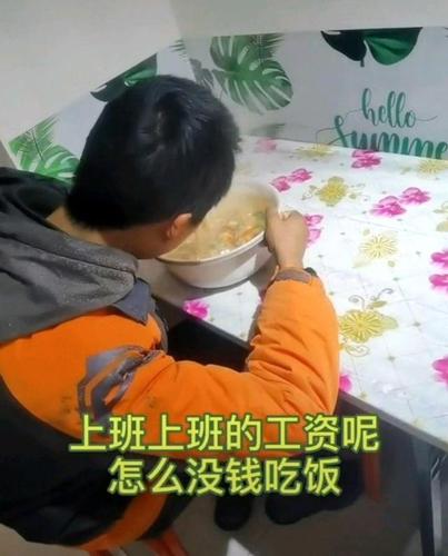 河南一流浪男子没钱吃饭,老板救助还加俩鸡翅,网友