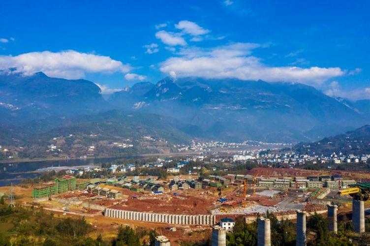 正在崛起的平阳坝郑万高铁小镇