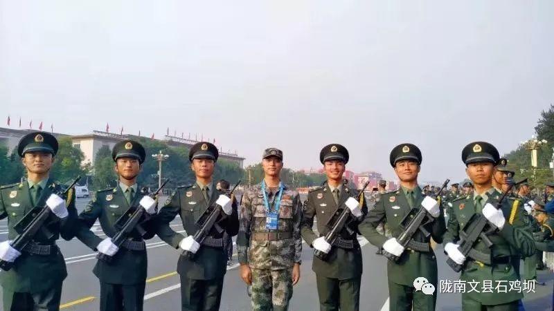 作为联勤保障部队方队的一员接受党和人民的检阅,展示中国军人的飒爽