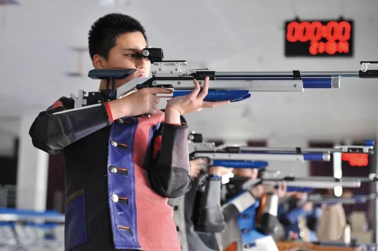 这里要注意的是,射击运动员的步枪与狙击手的狙击步枪有着很大的区别