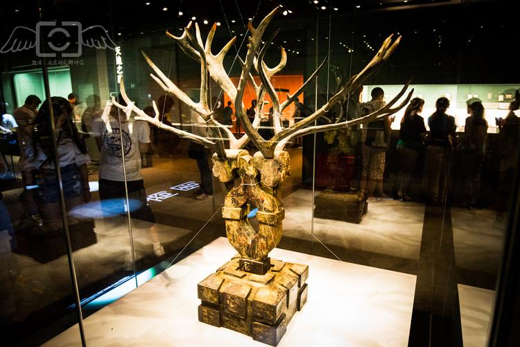 老猪实拍探访记之漆木方座双头四角镇墓兽(战国)