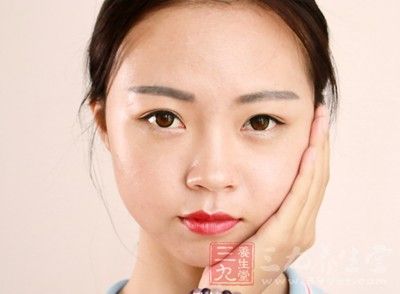 一般来说,腮骨庞大的女人,这种女人有操不完的心,事事都要亲自去做