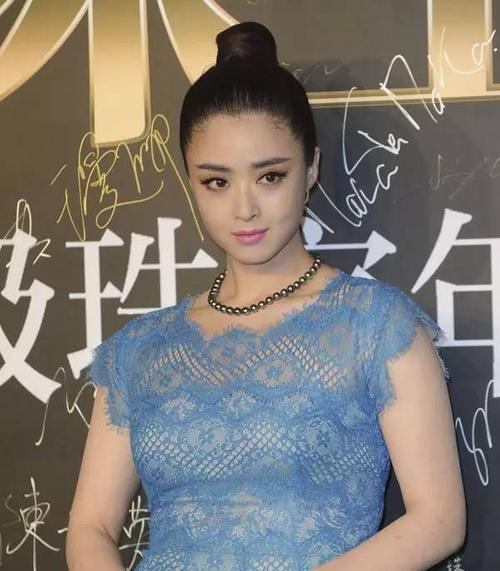 范冰冰蒋欣掉"胸大显胖显小肚"的坑!这些显胖装还是要注意!