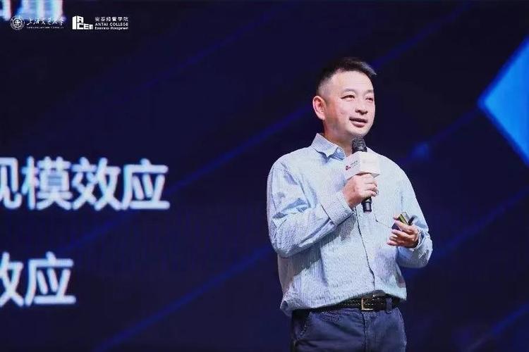 梁建章,图源绕梁说微信公众号他同多数爱较真的学者一样,在人口学领域