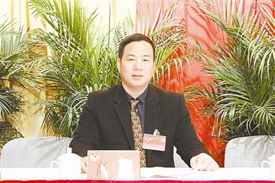 1994～2001年,先后被推选为江楼村村委主任,江楼村党支部书记.