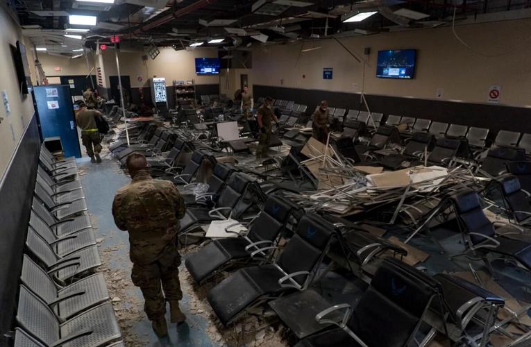 遭到袭击的巴格拉姆空军基地