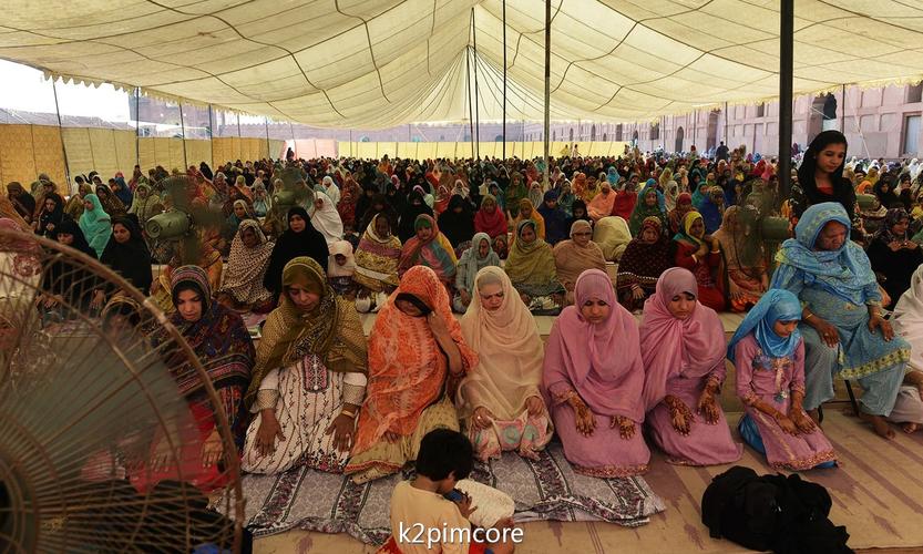 巴基斯坦古尔邦节场面壮观