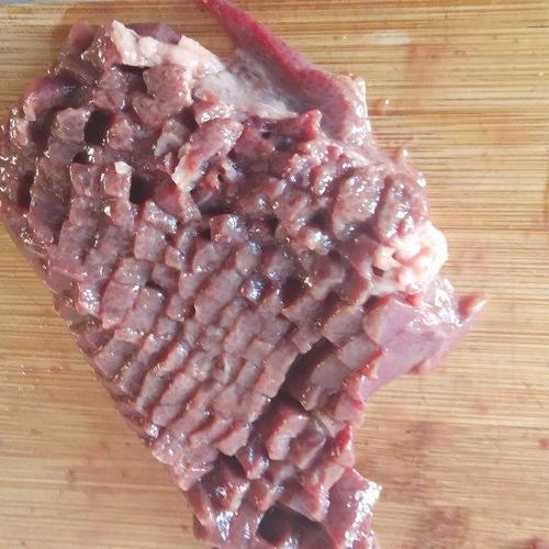 肝花炒菠菜,菠菜碧绿,猪肝脆嫩,春季养肝要多吃哦!