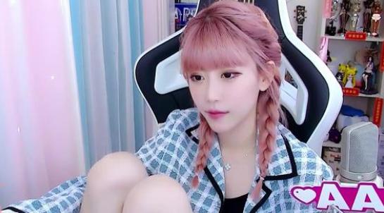 周淑怡过26岁生日,粉丝礼物堆满房间,还有劳斯莱斯5元