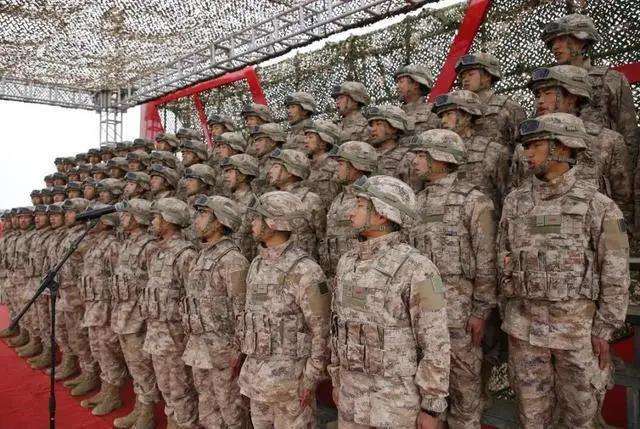 央视公开解放军新款作战服细节处理很到位士兵实用性满分