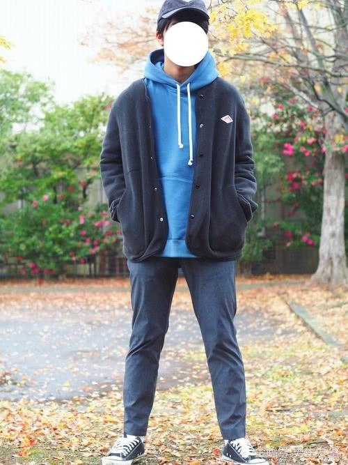 男生"卫衣"别只会单穿,搭配一件外套,让你的气质更加帅气高级
