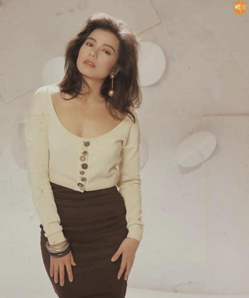 拥有野性美的女明星,我只服钟楚红,大波浪 基础款,妩媚到极致