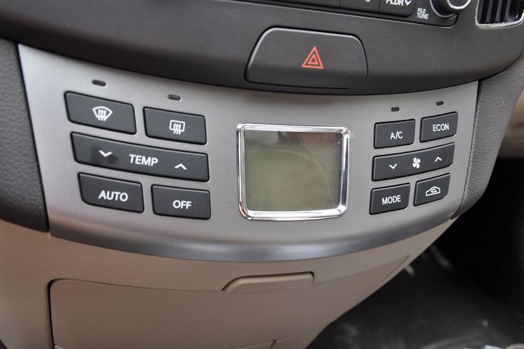 悦动中控台空调控制键