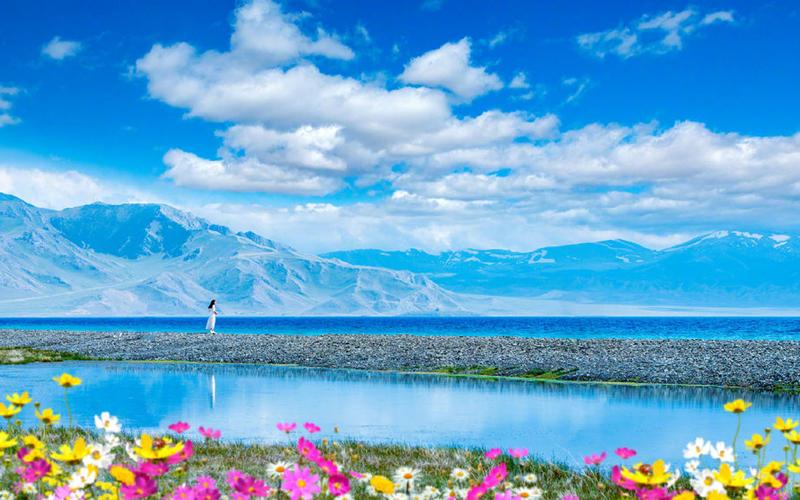 赛里木湖唯美自然风光桌面壁纸