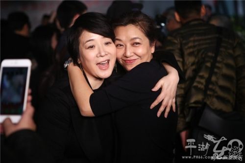 胡军江珊再聚30周年班会,徐帆携冯小刚出席,现场温情