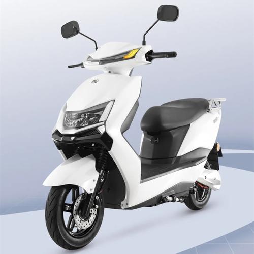 爱玛又推出新电动车,配备1200w电机,搭载72v20ah石墨烯电池!