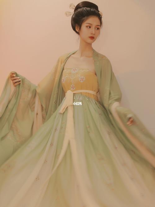 汉服诃子裙写真_写真_汉服_仙女_珍珠_妆容_写真分享