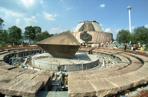 坛子岭,位于三峡大坝最高点.