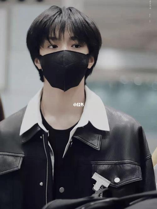 刘耀文机场照_刘耀文_娱乐_明星娱乐资讯