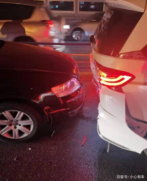 本田奥德赛遭奥迪a6l追尾 车主:只想说第三排真的不适合坐人