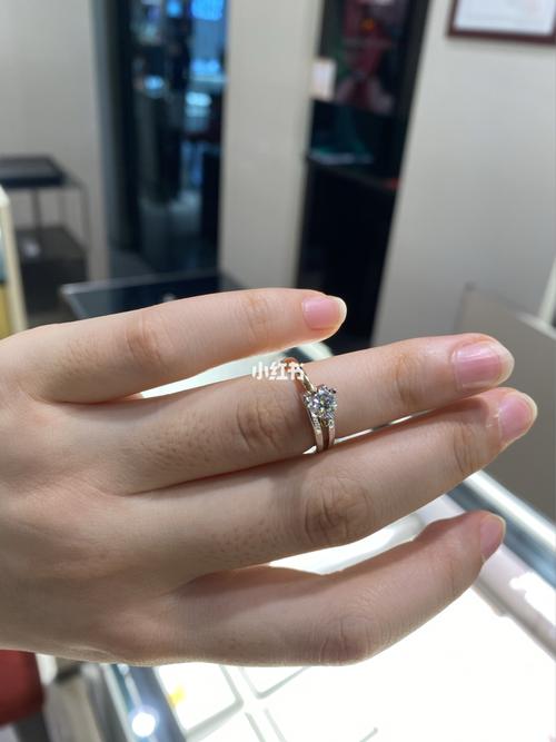 周大福偏爱钻戒太特别了,这款又很显大_钻戒_周大福怎么样_时尚_配饰