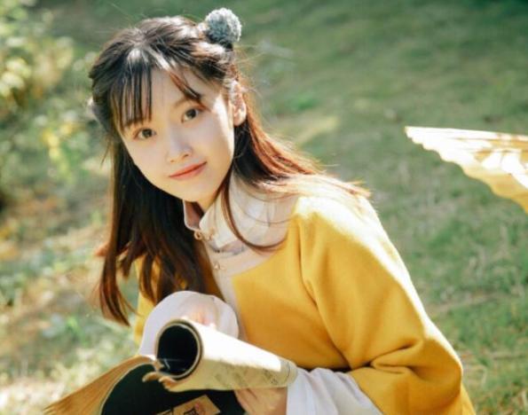 1月15号的时候,半藏森林在微博发布了一组自己cos春丽的图片.