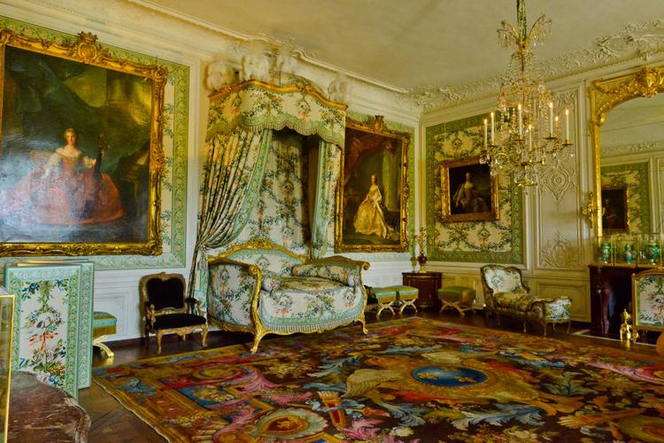 走近法国凡尔赛宫