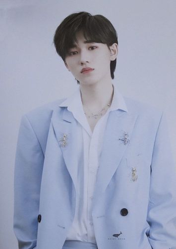 是氛围感浓颜系大帅哥宋亚轩呐