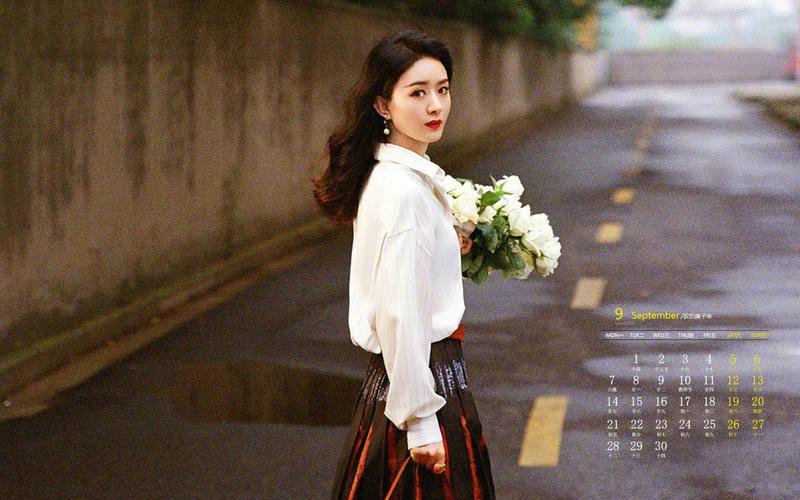 2020年9月赵丽颖秋日街拍高清日历壁纸