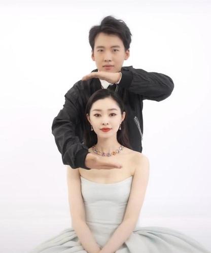 庆余年姐弟成情侣?宋轶郭麒麟合作新剧,白纱裙宛如婚纱照