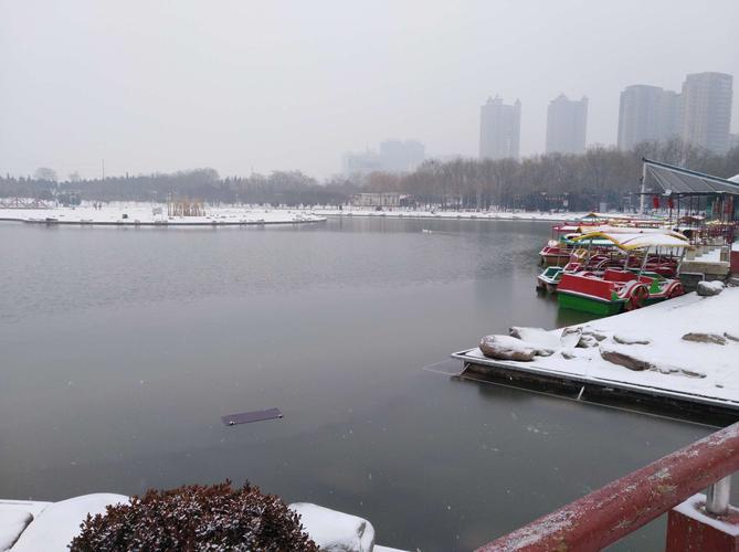 中国安阳易园人工太极周易文化湖雪景