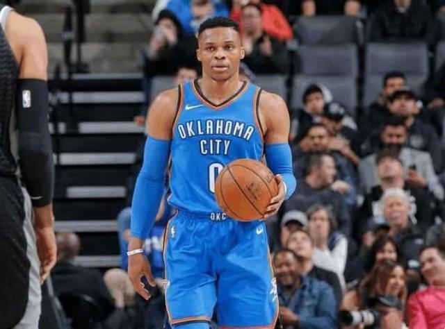 如今的而保罗在雷霆队继续拼搏,从表现上来看,保罗还是当年的保罗