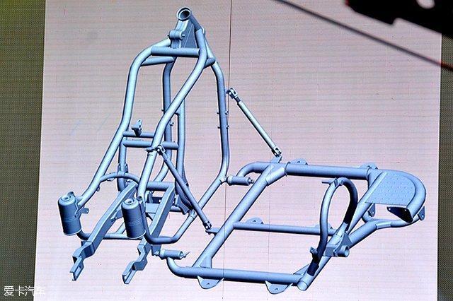 750的车架可以说是即有老款长江750的影子,又有符合舒适性设计的改变