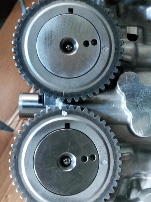 新买的缸盖凸轮轴上有三个记号,不知道怎么对!