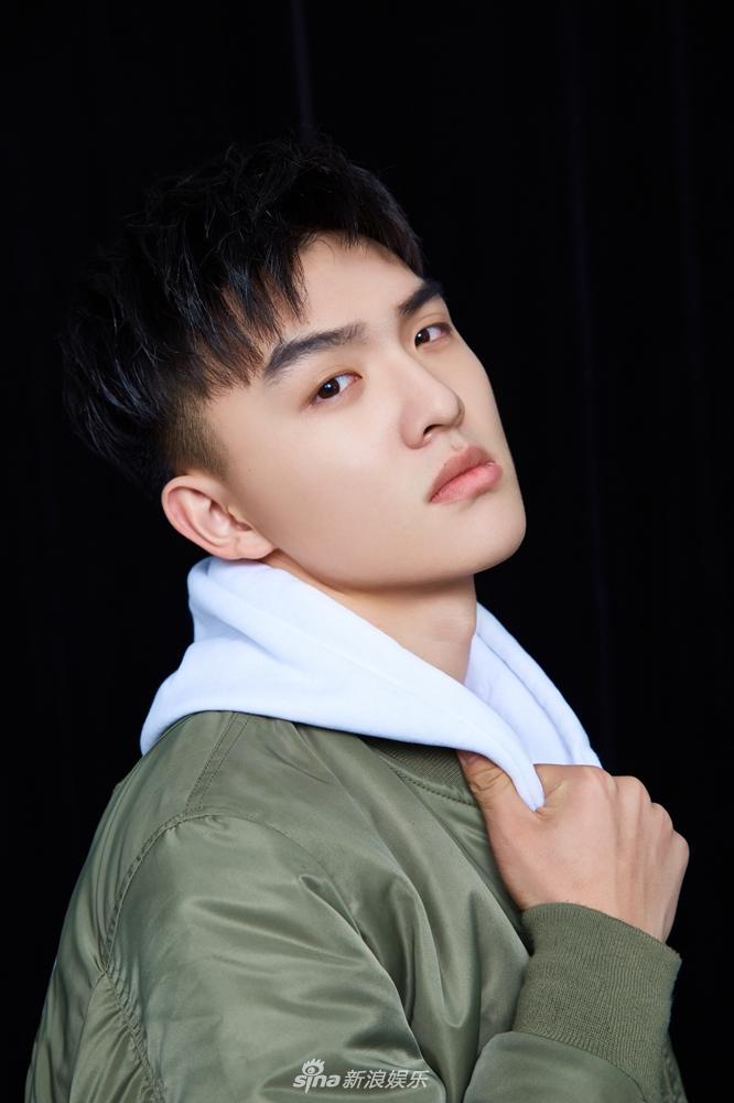 组图:《海牧》郑伟曝生日写真 戏里戏外气场大不同