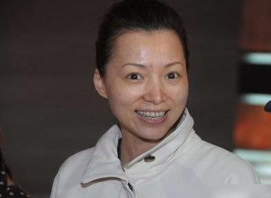 董卿为何"隐藏"丈夫多年?原来除了身份悬殊以外,她还怕这个