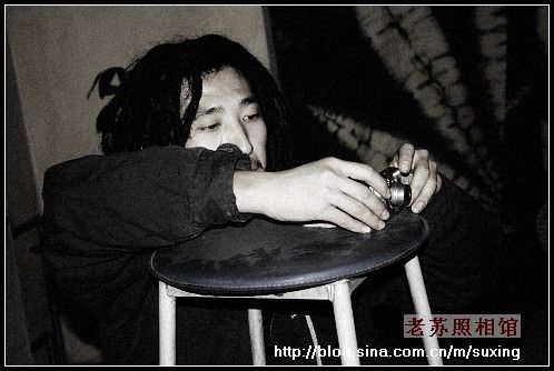 宋捷是双鱼座,吉他手,平日很爱搞怪,简直是一刻不得闲.