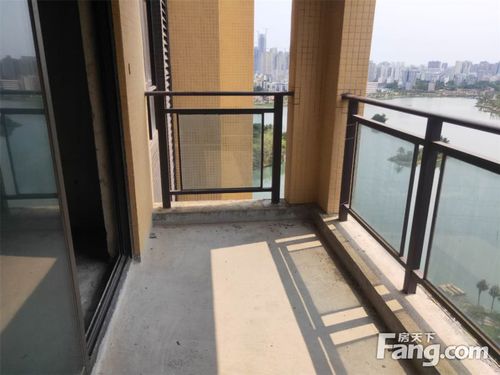 国兴红城湖旁怡和湖景大境毛坯四房户型方正看房方便诚心出售
