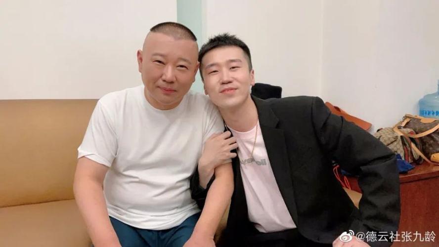 乖巧杨九郎:祝师父郭德纲生日快乐!