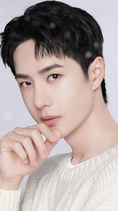 王一博冬日暖男,帅气美照来袭!