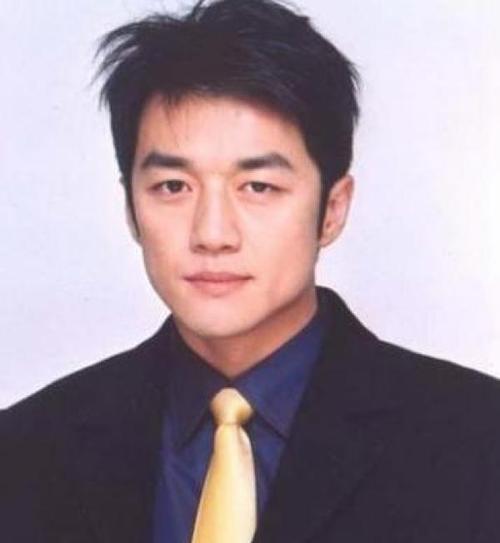 李亚鹏近况曝光!新店生意惨淡苍老不少,和王菲离婚后走下坡路?