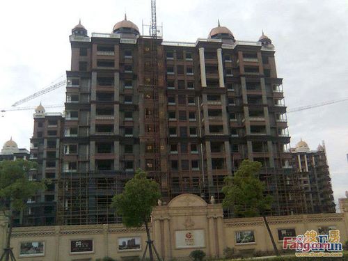 恒盛湖畔豪庭在建外立面(2011.07)