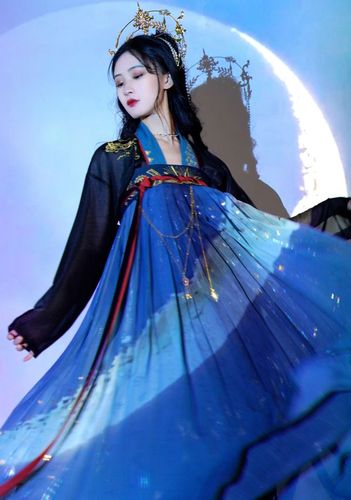 "暗黑系"汉服原来这么美,搭配lo发冠,更是古典优雅,高贵十足