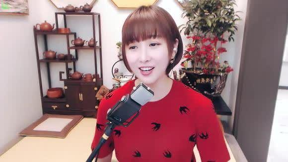 梁红演唱伤感歌曲,我在《失去爱的城市》里,挨了冻吹了风看透了你