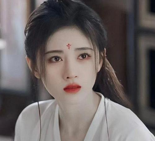 鞠婧祎出道早期照曝光,颜值已经美到路人,谁还会质疑