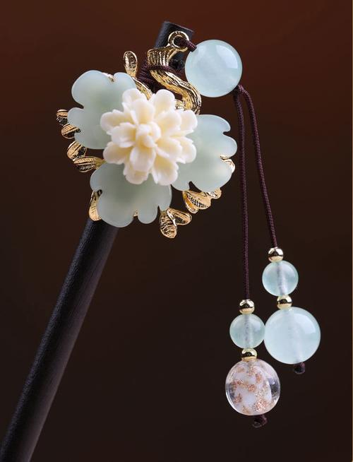 三,步摇流苏发簪,展现古代女子步步生莲的惟妙惟肖