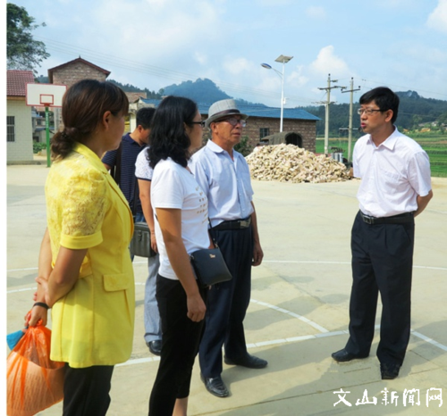 县委书记李献文对小麻栗坡革命老区建设提出四点要求